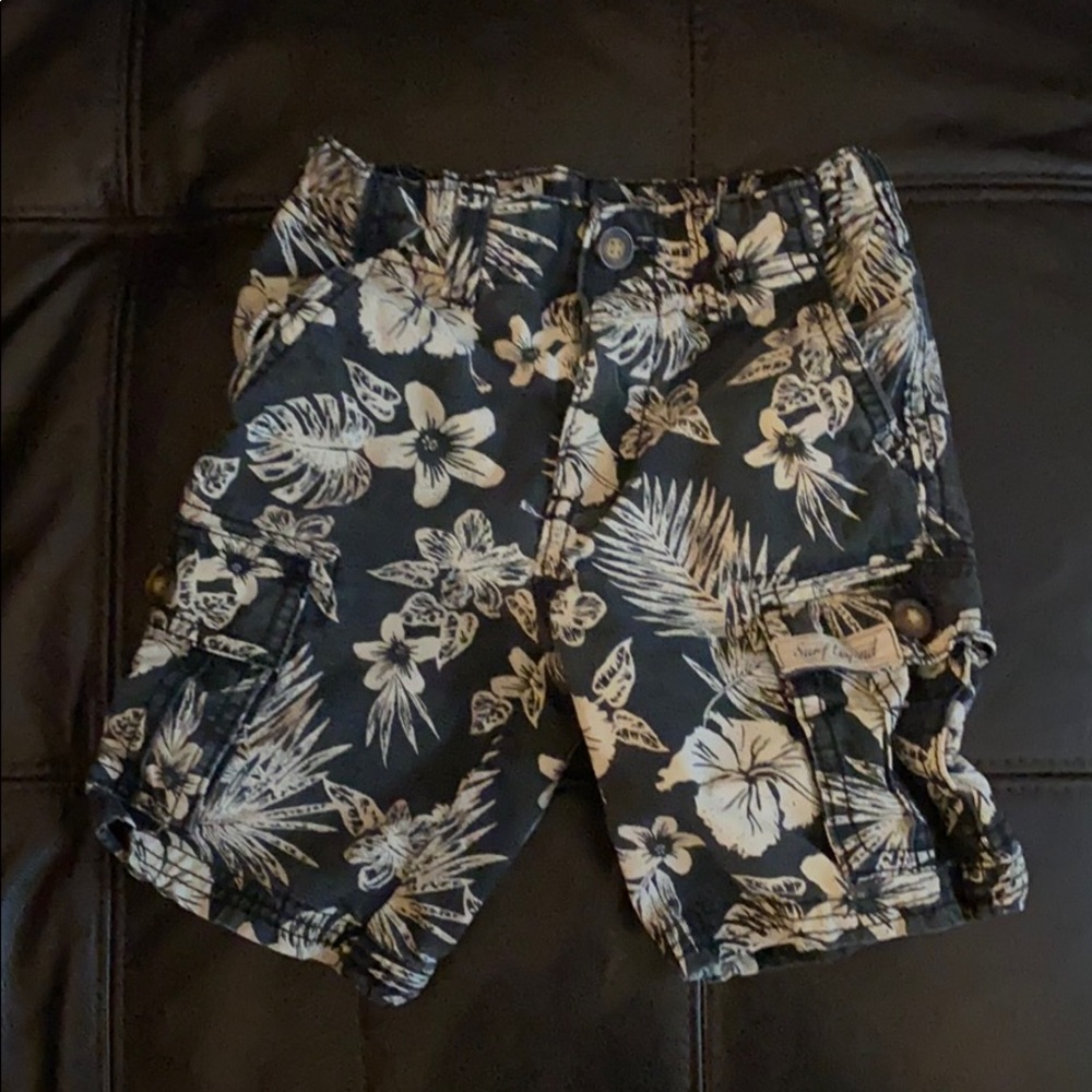 Carter’s 5T Hawaiian style shorts